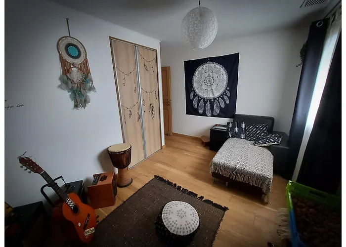 Chambre Dans Grande Maison Paisible