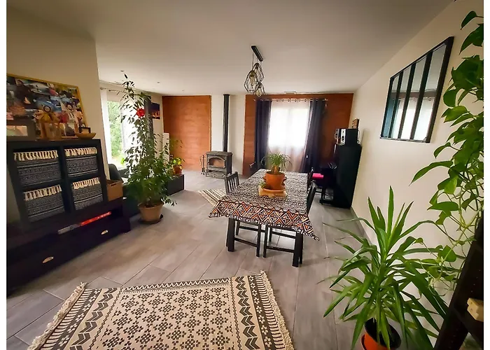 Chambre Dans Grande Maison Paisible