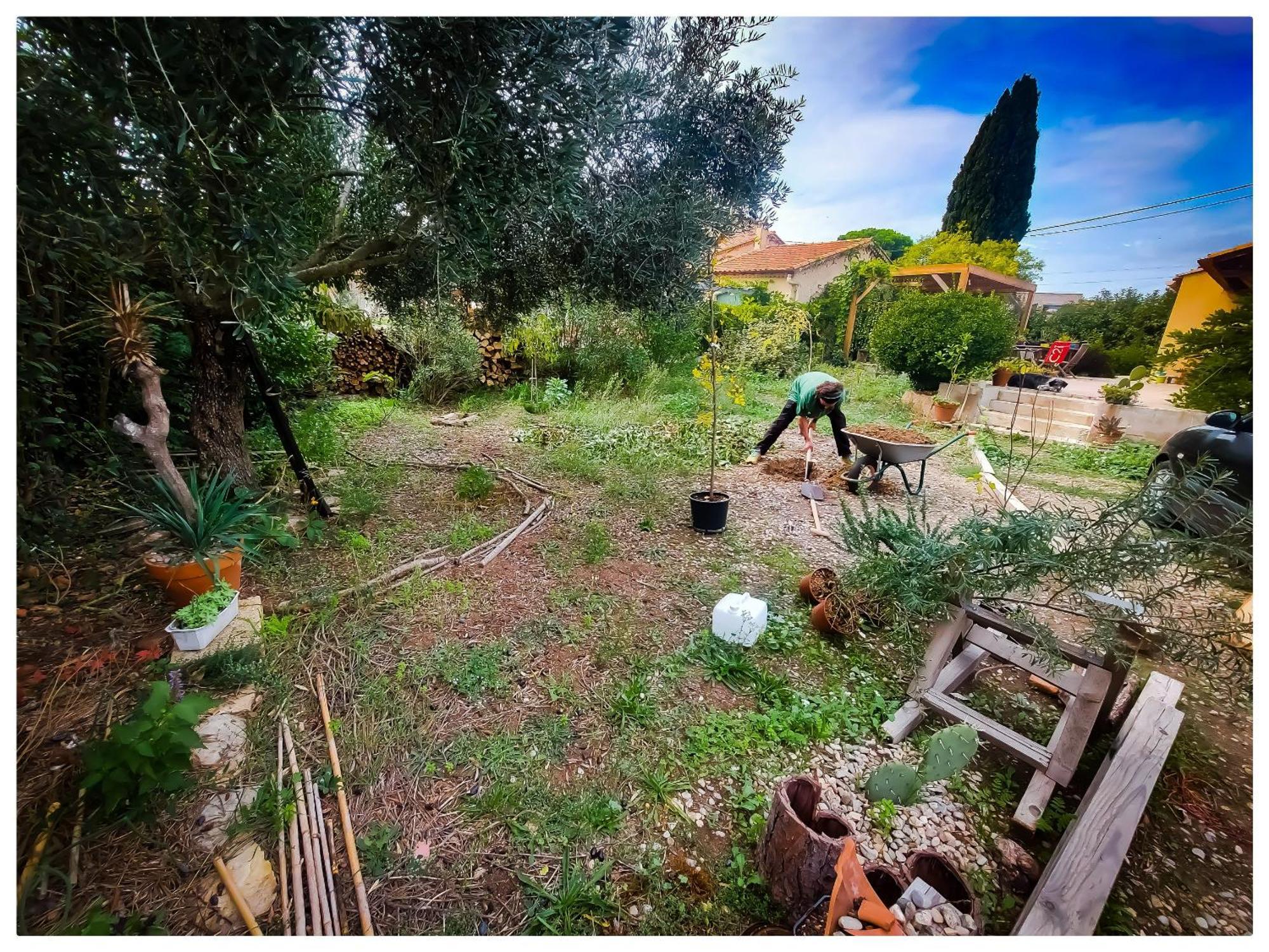 Dans Grande Maison Paisible Paulhan