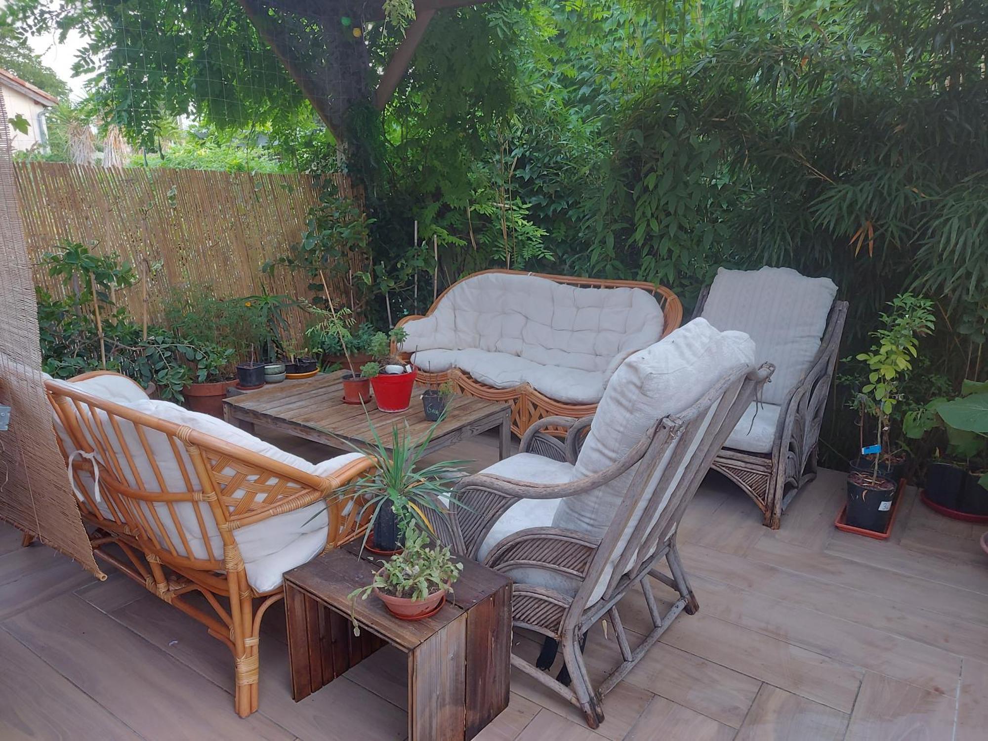 Dans Grande Maison Paisible * Paulhan